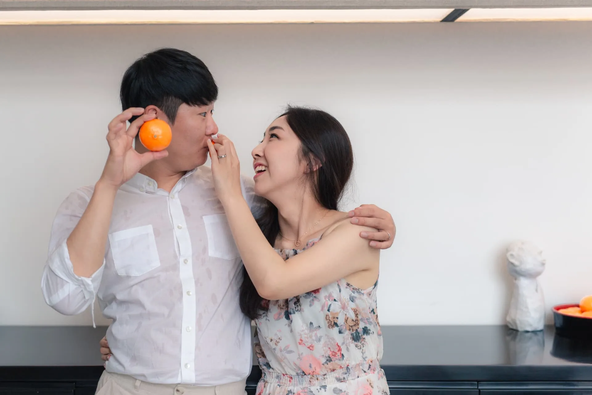 Couple sharing a playful moment indoors — ภาพคู่รักและช่วงเวลาร่วมกัน